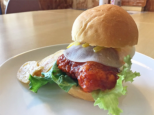 国産あべどりのヤンニョムチキンサンド