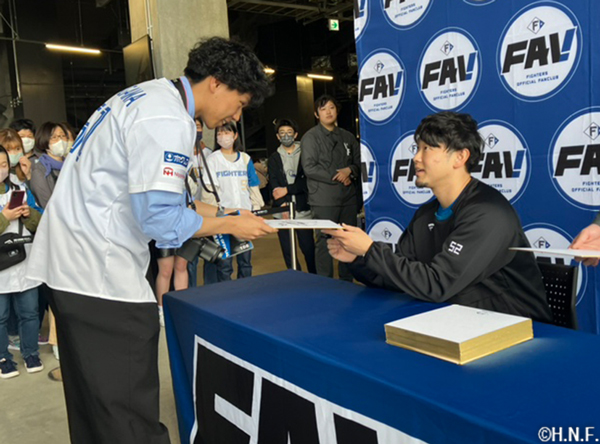 スペシャル選手サイン会の様子