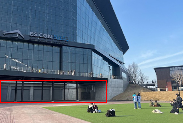 WIND PLAZA広場