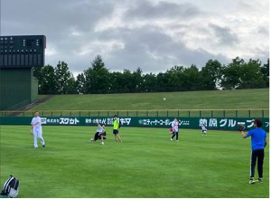 試合後のグラウンド開放の様子①