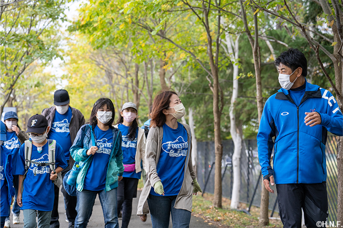 稲葉篤紀GM兼SCOとウォーキング