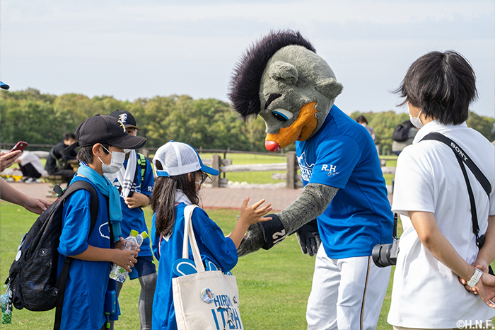 B・Bと参加者様握手