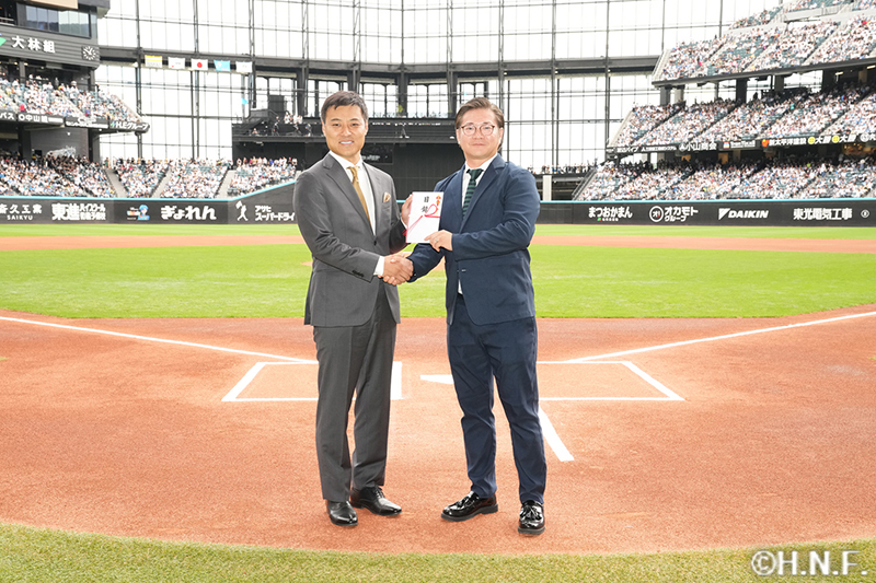 ファイターズ基金＞から海と日本プロジェクトに50万円を寄付