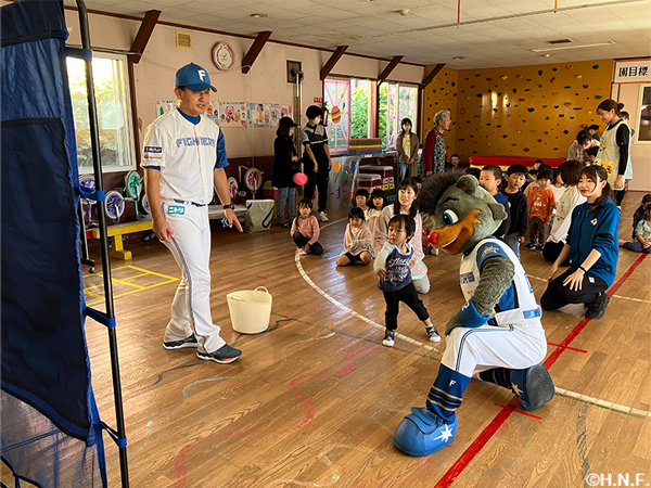 野球体験コーナー(みどり幼稚園)