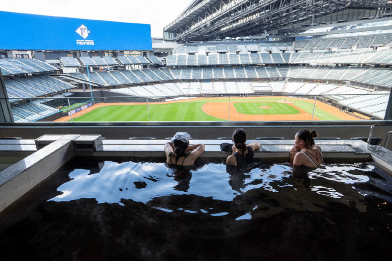 北海道日本ハムファイターズ　ダルビッシュ有　サウナ 世界初のフィールドを一望するホテル、温泉サウナの企画・運営