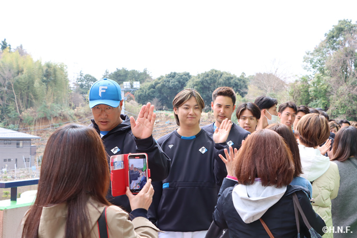 ウエルカムハイタッチ①