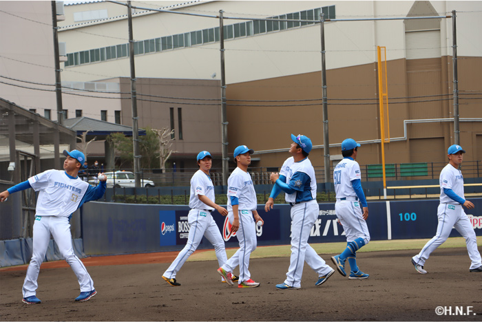 サインボール投げ入れの様子②
