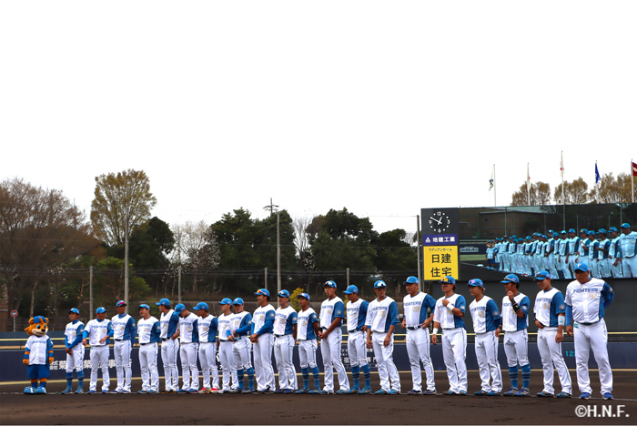 サインボール投げ入れの様子③