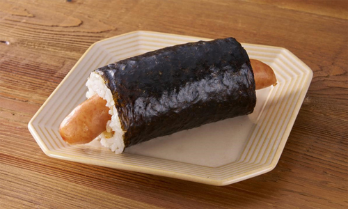 はみだす! シャウエッセン®入りおにぎり