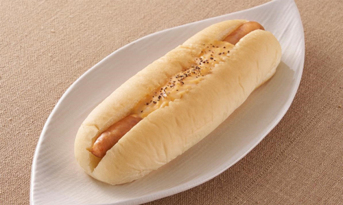 はみだす! シャウエッセン®入りおにぎり