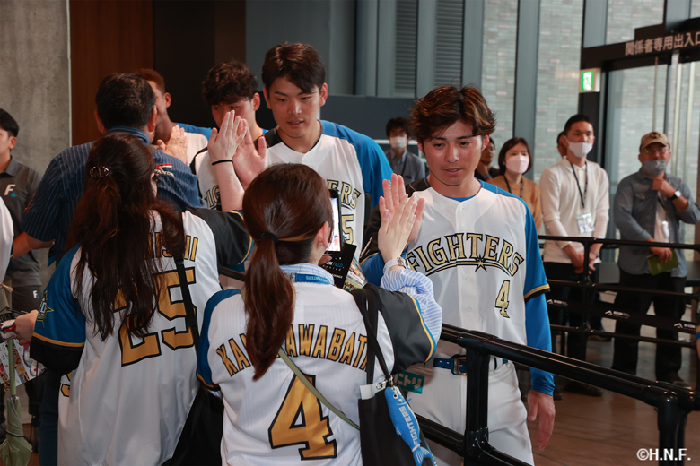 ウェルカムハイタッチ イメージ