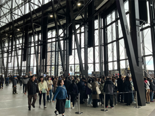 エスコンフィールド内ガラスウォールに沿って12店舗が出店