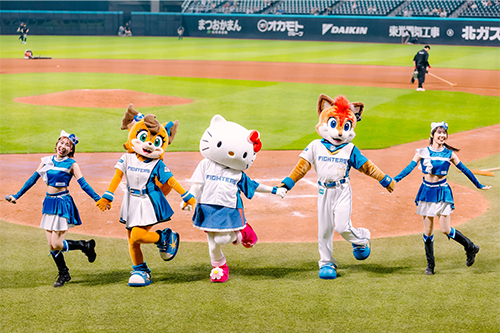 ファイターズ、キティちゃんのコラボ03