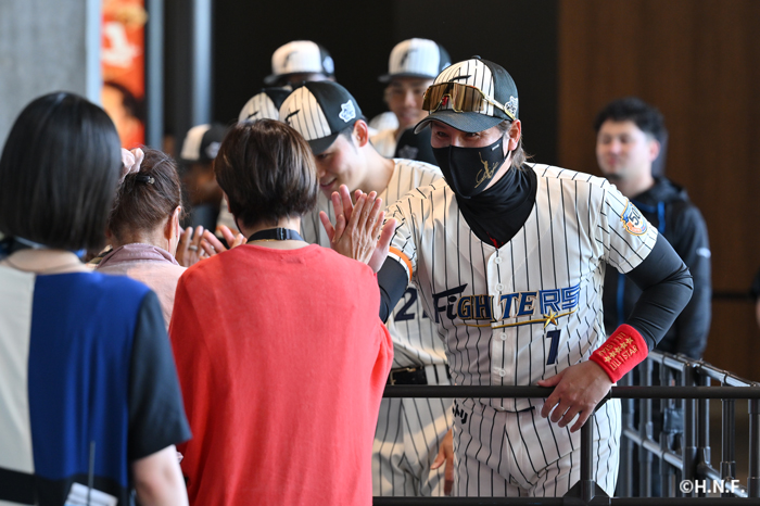 ウェルカムハイタッチ1