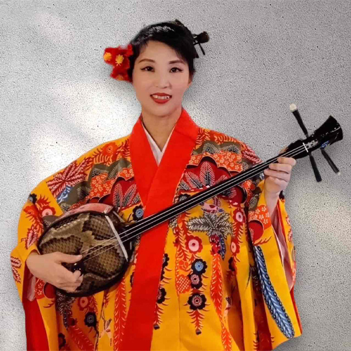 琉球民謡コンクール最高賞受賞歴のあるハイビスカスりえさん