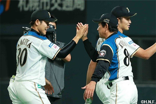 鍵谷投手と栗山前監督