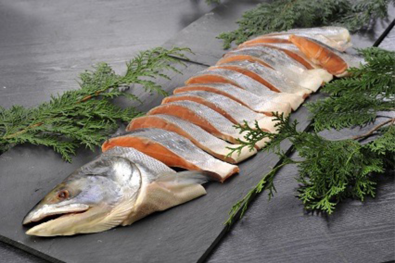 新物 北海道産新巻鮭姿切身（半身）