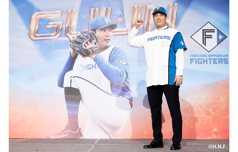 台湾で古林睿煬投手が入団会見 背番号は37 | 北海道日本ハム