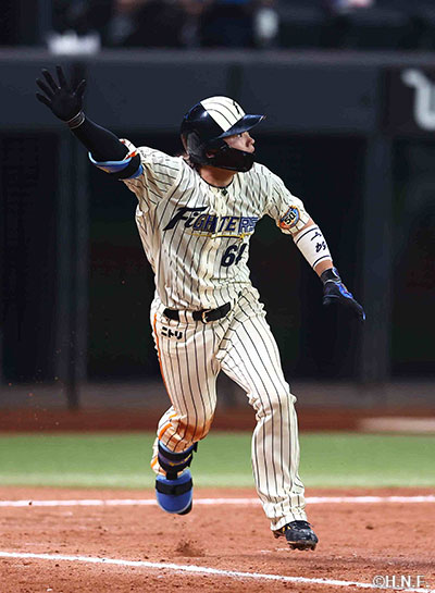 ファイターズ50周年ユニフォーム02