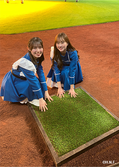 人工芝体験コーナー写真