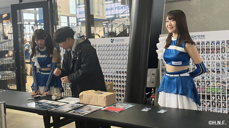 ファイターズトレカブース