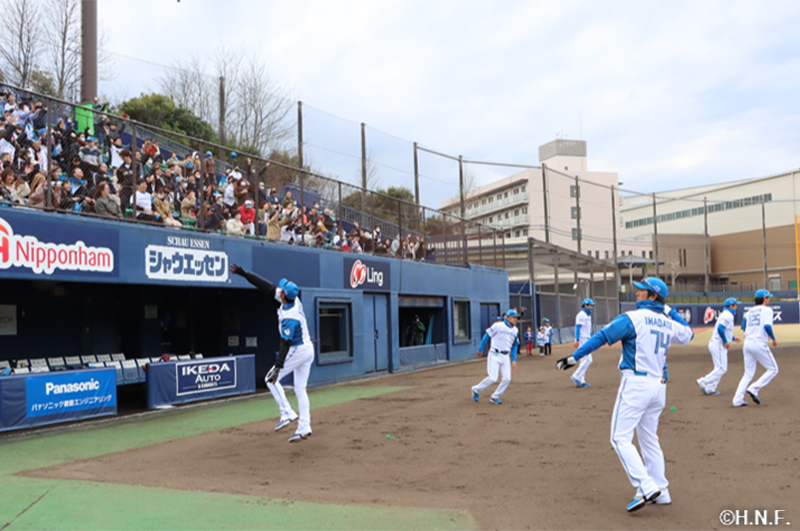 サインボール投げ入れ実施