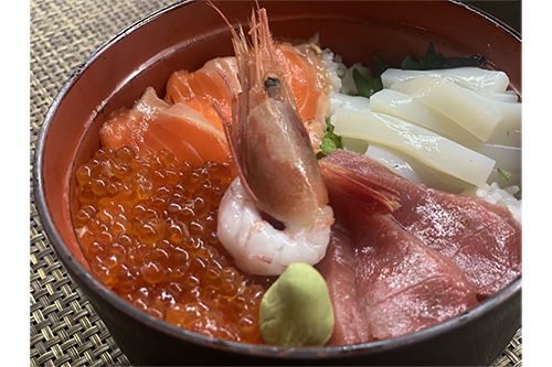 海鮮丼の昼食