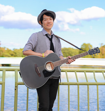 書道家シンガー「ともちか890」さん