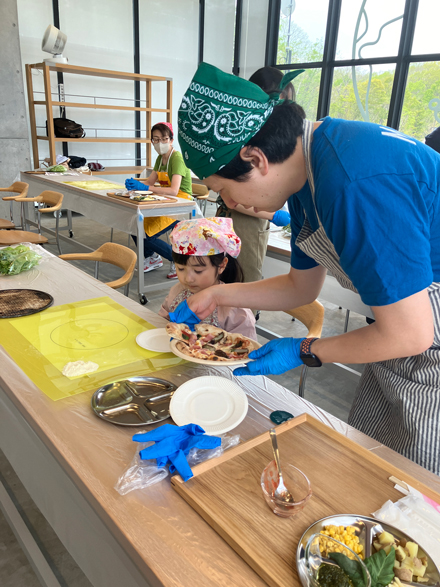 ピザ作り体験の様子