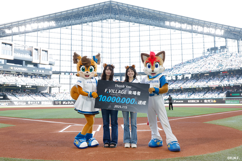 北海道日本ハムファイターズ エスコンフィールド 1周年 記念球 ボール 北海道日本ハムファイターズ | 「ES CON FIELD 1周年