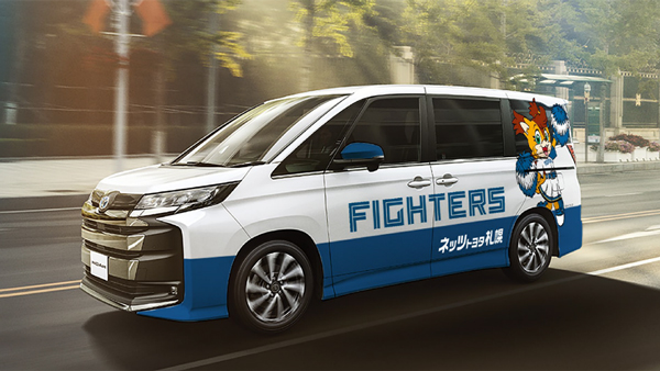 オリジナルラッピングカー展示