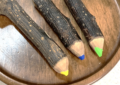 枝の色鉛筆