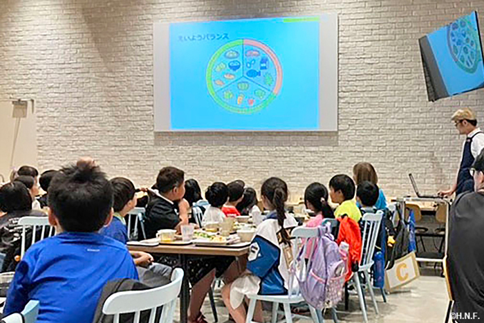 FLATTOでの昼食の様子1