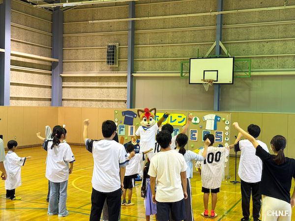 フレップと一緒にYMCAダンス 02