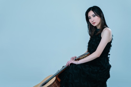 猪居 亜美（クラシックギター）