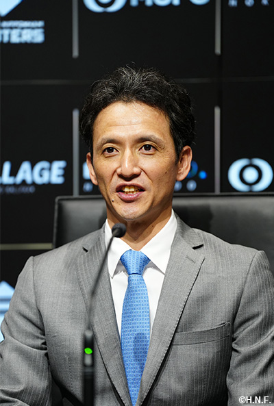 松本哲也氏野手コーチが就任会見の様子