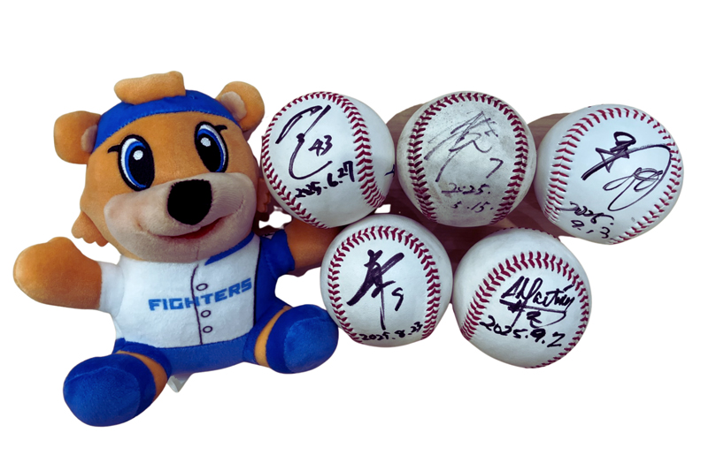 選手またはC・B直筆サイングッズのイメージ