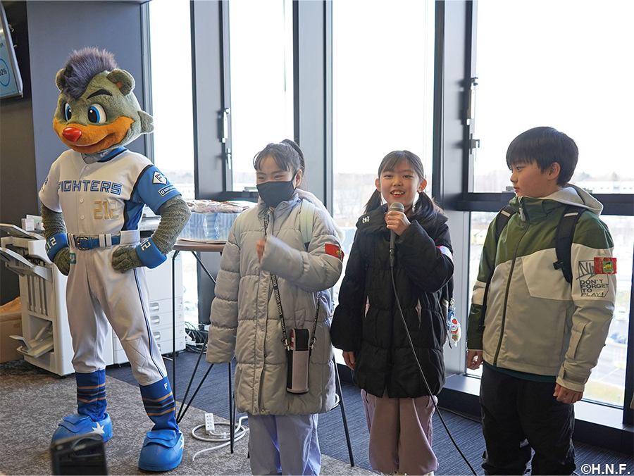 記念撮影・職場訪問の様子02