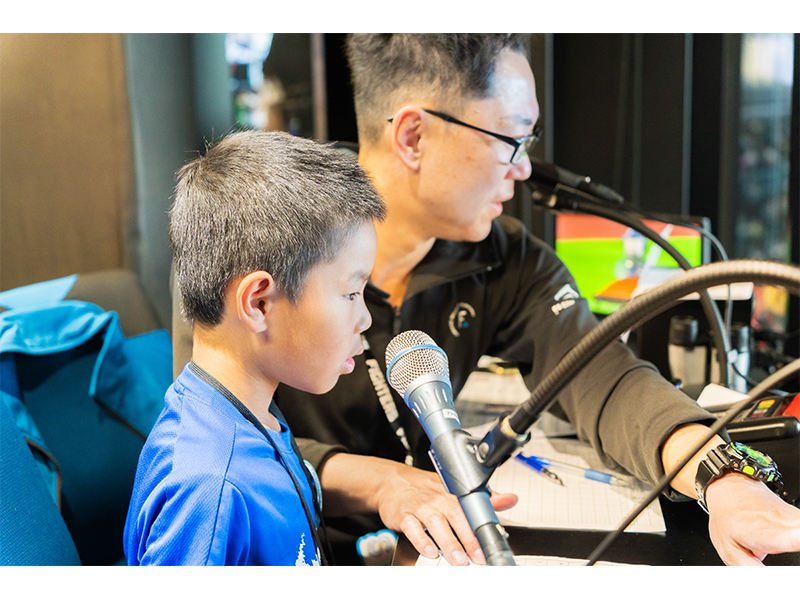 場内アナウンサー