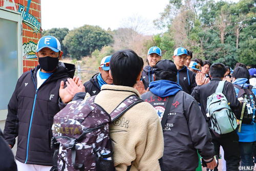 ウエルカムハイタッチ01