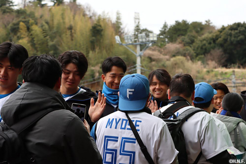 ウエルカムハイタッチ03