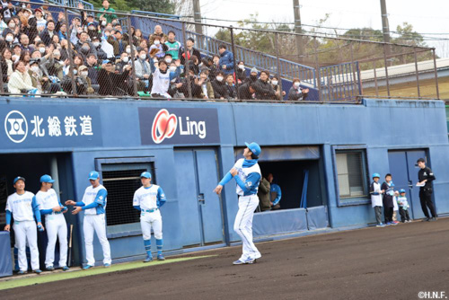 サインボール投げ