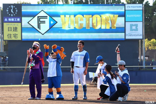 サインボール投げ