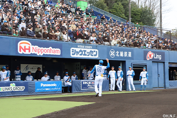 サインボール投げ入れ