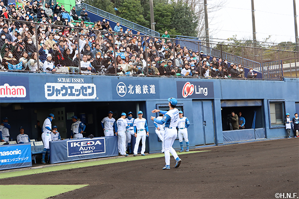 サインボール投げ入れ