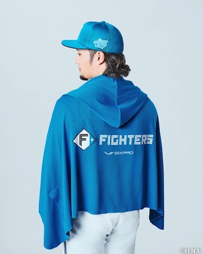 SIXPAD 冷感フードポンチョ着用写真
