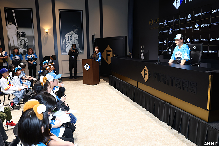 キッズ記者会見の様子