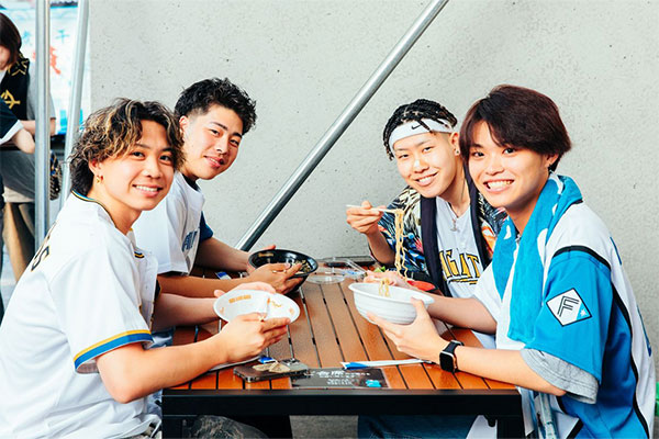 七つ星横丁裏路地ラーメンテラスの様子