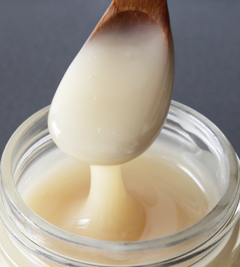 キルギスの白い生はちみつ　ジェベックジョル