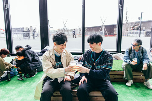 Grass Lounge & Field2